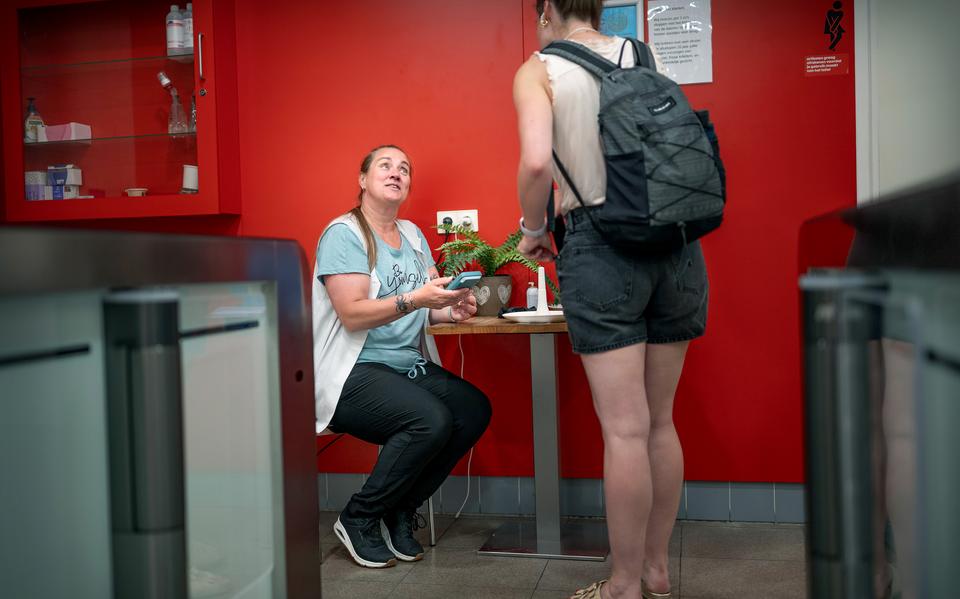 Angela Stormer vindt het leukste van haar werk het contact met toiletbezoekers. 