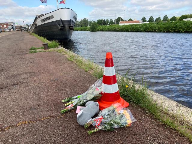 Gevonden lichamen in auto in Winschoten zijn van Jeffrey (10) en Emma (8). ‘We houden van jullie’