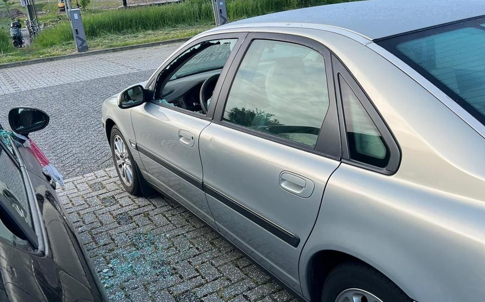 De ruiten van tientallen auto's bij P+R Meerstad zijn ingetikt. 