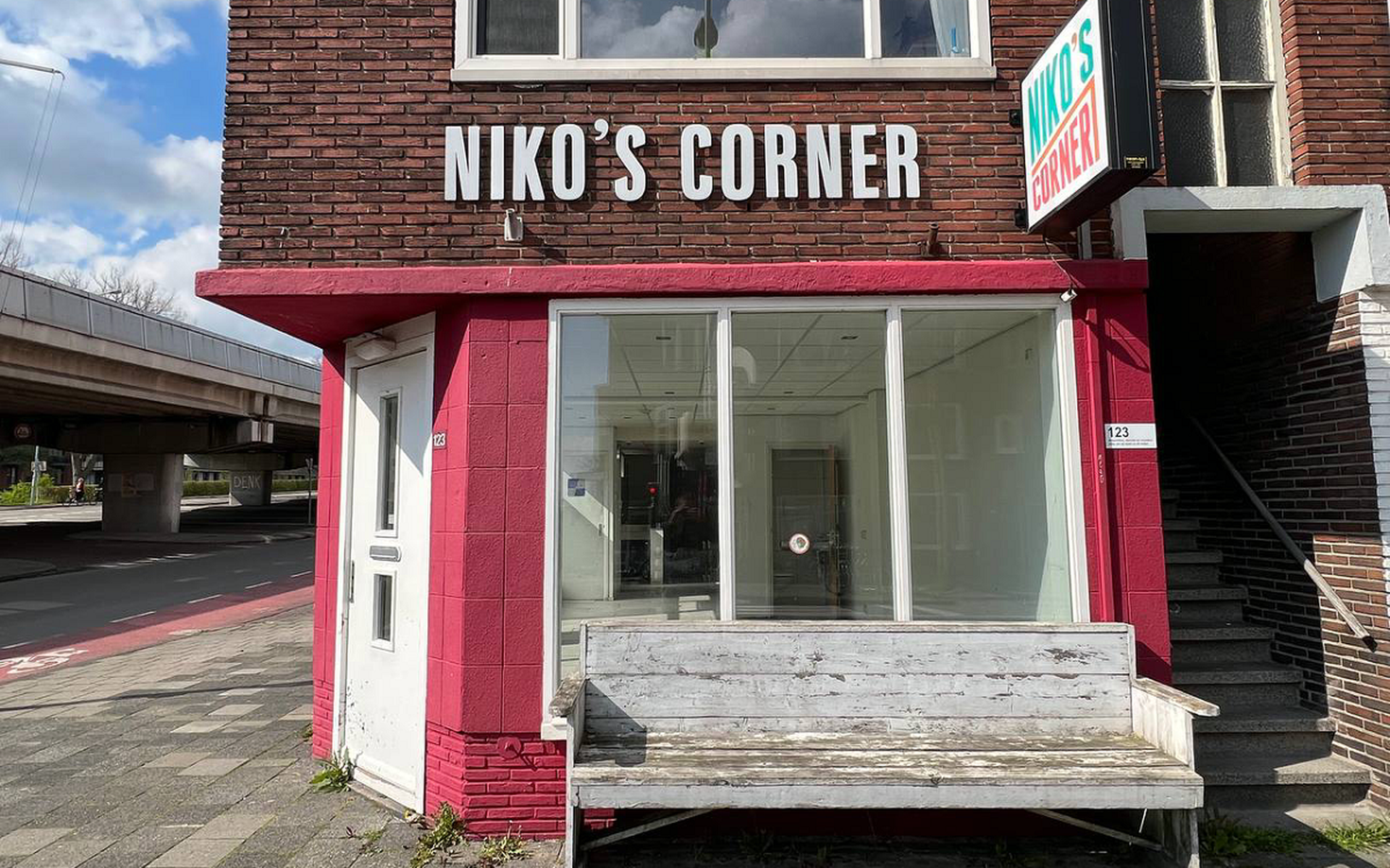 Niko's Corner aan de Parkweg. Foto van Willem Groeneveld