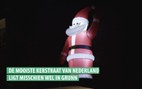 Kerstversiering aan de Henk Plenterlaan. 