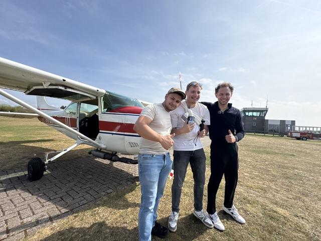 Stadjers Lesley en Michael overleven 24 uur op elk Waddeneiland zonder geld. ‘Je legt jezelf in de h