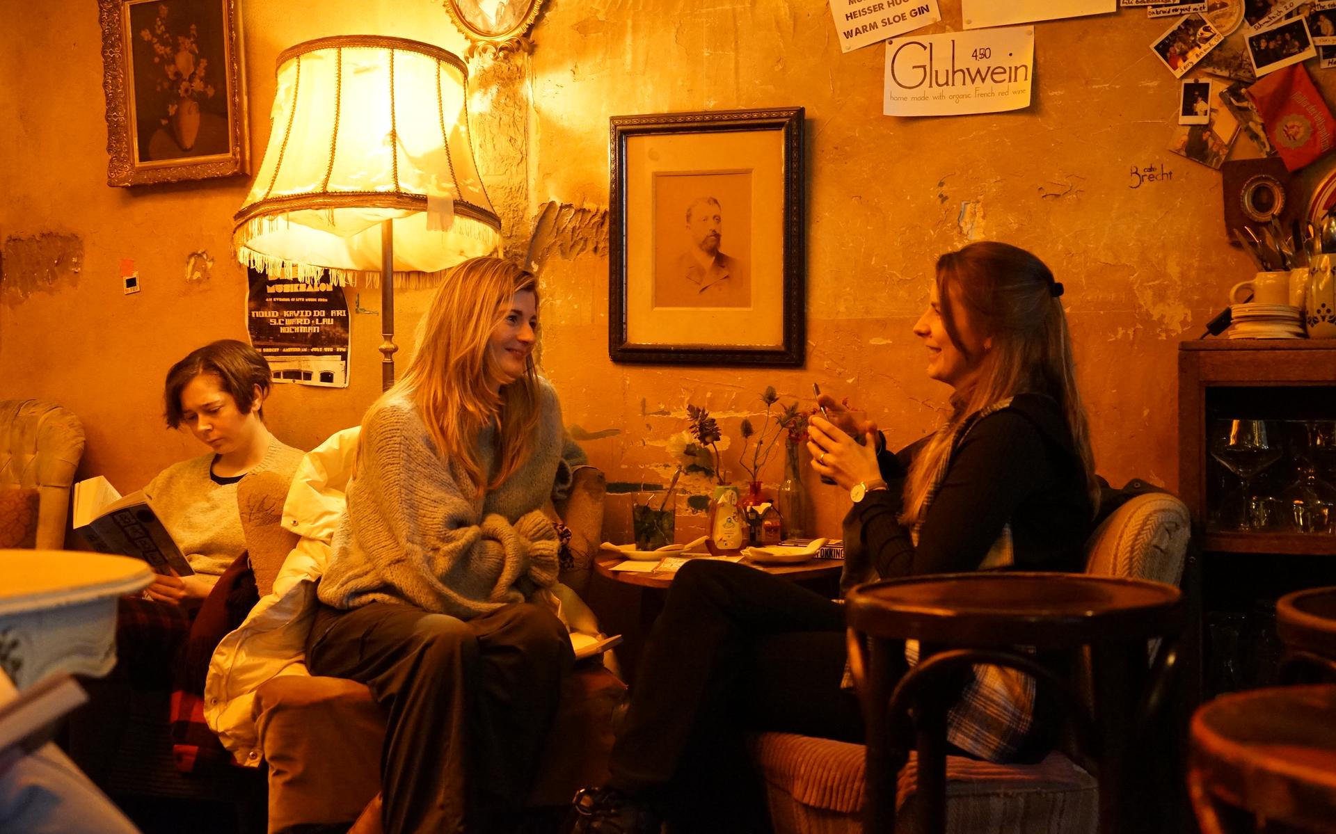 telefoon-niet-toegestaan-the-offline-club-tovert-caf-s-om-tot