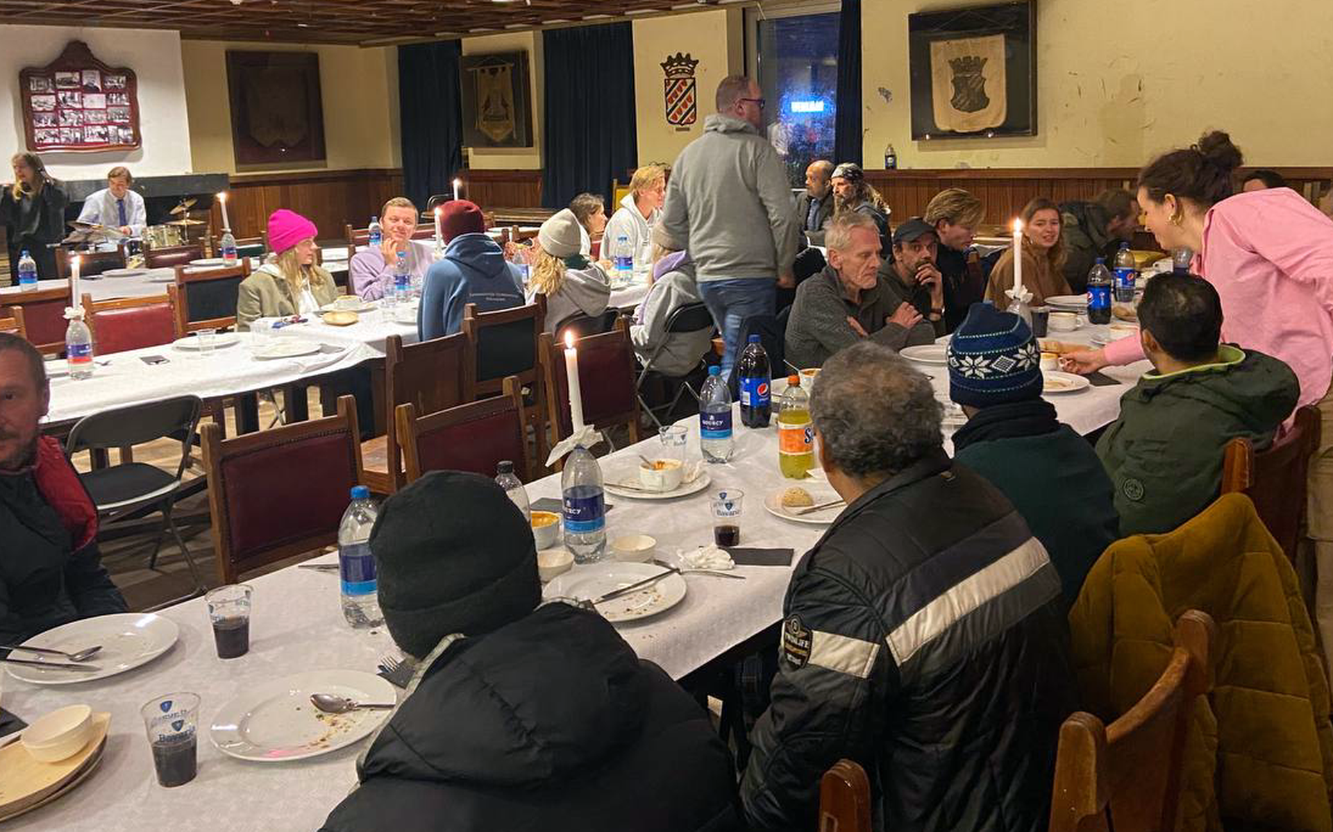 Aan tafel! Foto van Lies Jansen