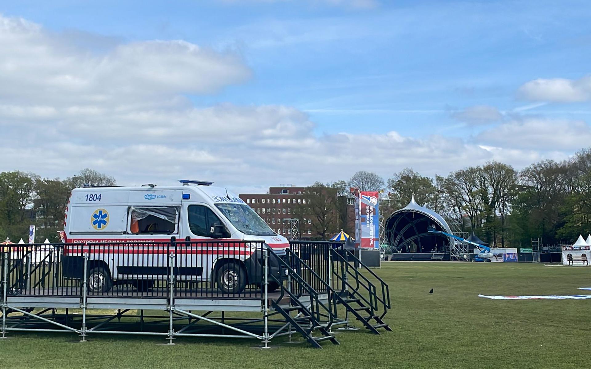 De ambulance op het terrein van Bevrijdingsfestival Groningen. Foto van Ebel Jan van Dijk